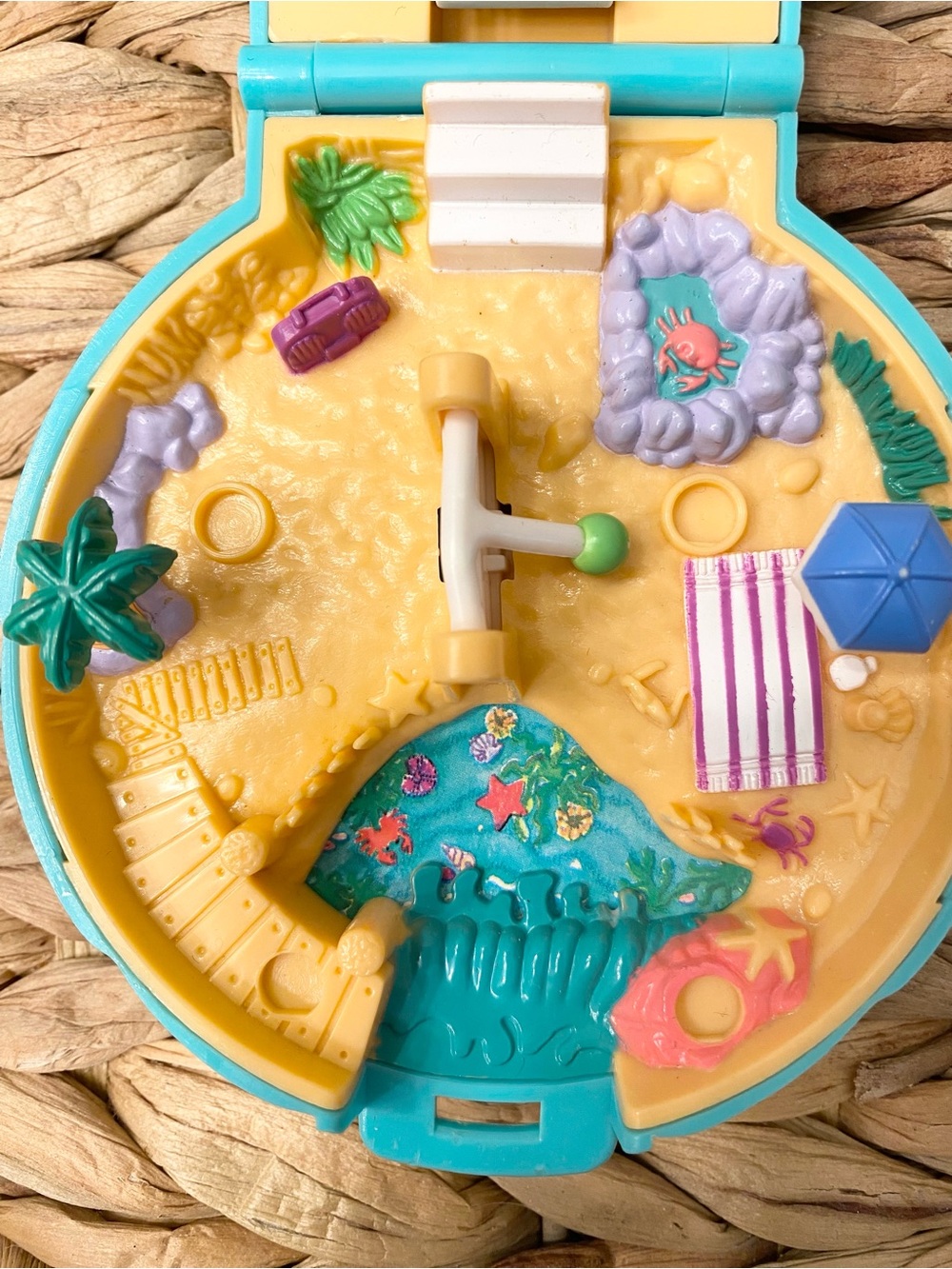 1989 Polly Pocket Beach Party Collectible Compact - Picture 5 of 6